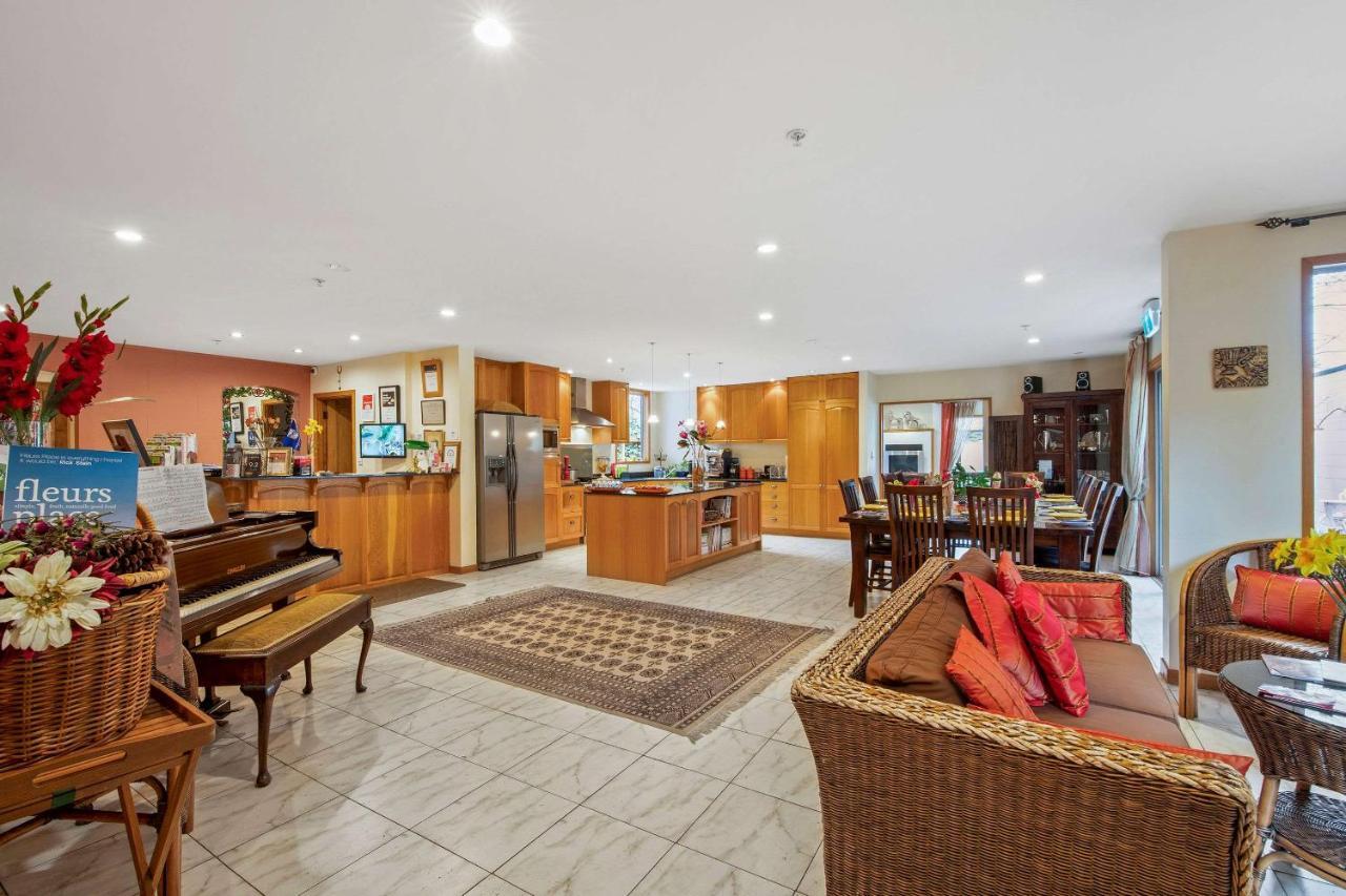 The Classic Villa Christchurch Extérieur photo
